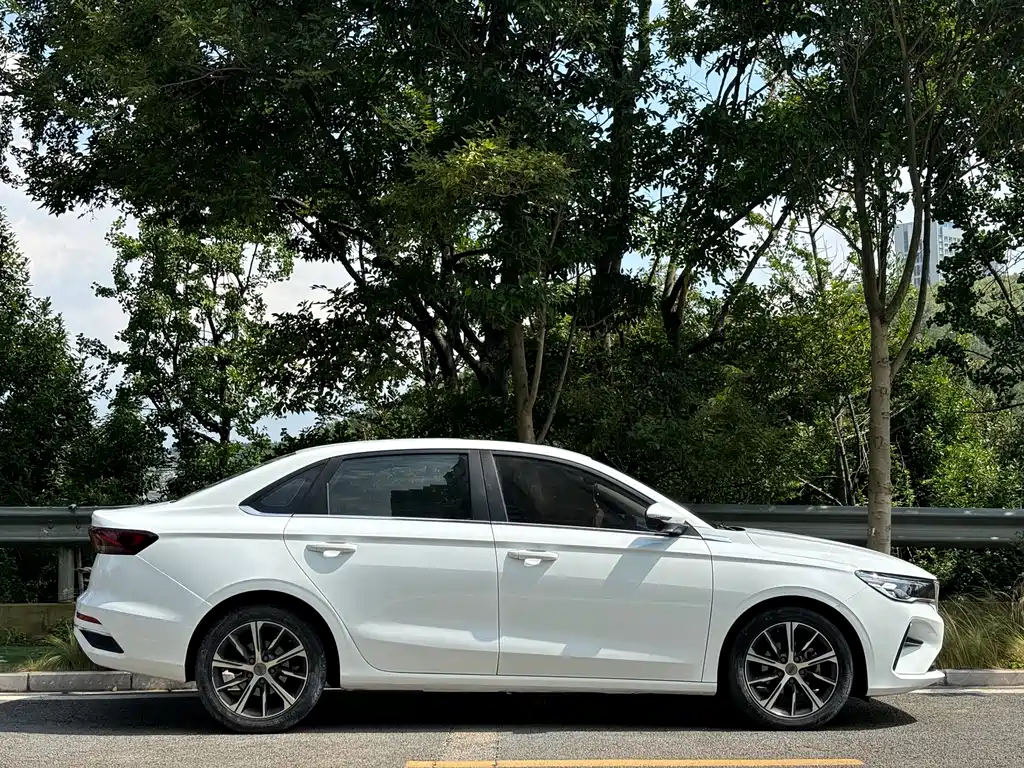 Emgrand 2022 4th generation 1.5L CVT flagship model купить на сайте DeffCars