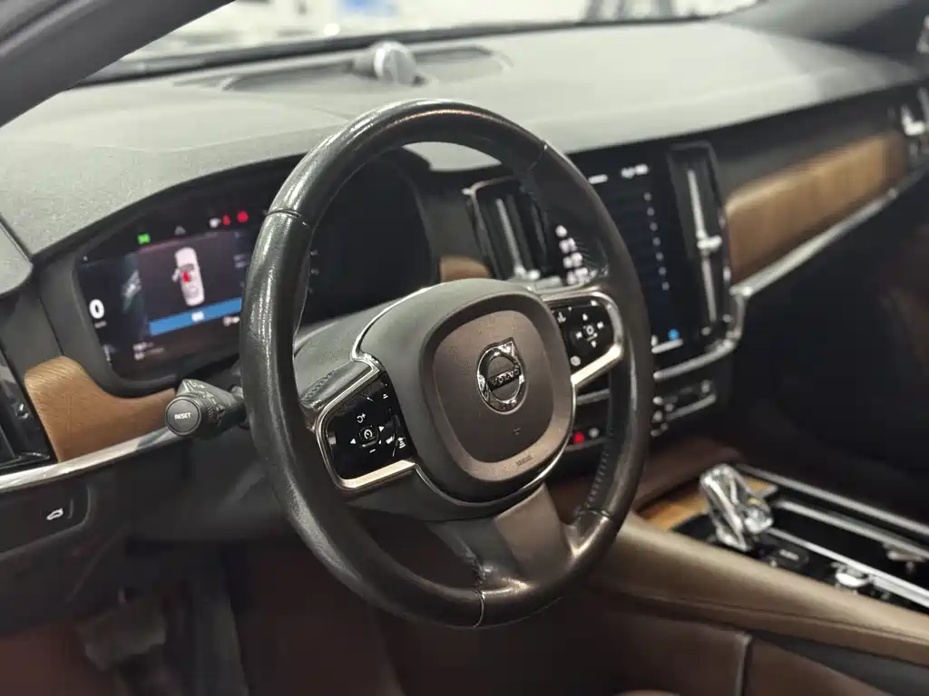 Volvo S90 2022 B5 Zhiyi Luxury Edition купить на сайте DeffCars