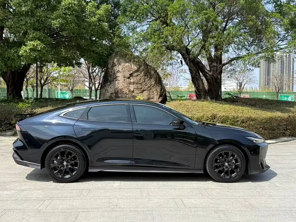 Changan UNI-V 2024 1.5T premium model купить на сайте DeffCars