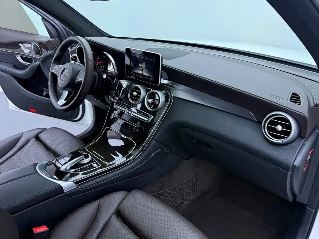 Mercedes-Benz GLC 2018 facelift GLC 260 4MATIC luxury model купить на сайте DeffCars