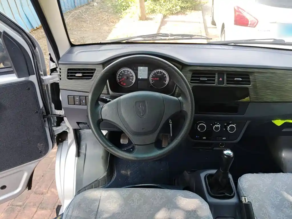 Hiace X30 2023 model 1.5L super luxury van 2/5 seats non-air conditioning version SWC15M купить на сайте DeffCars