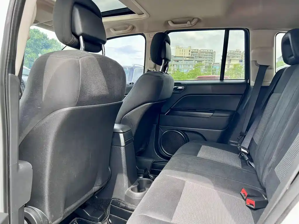 Compass (imported) 2014 facelift 2.4L four-wheel drive comfort version купить на сайте DeffCars