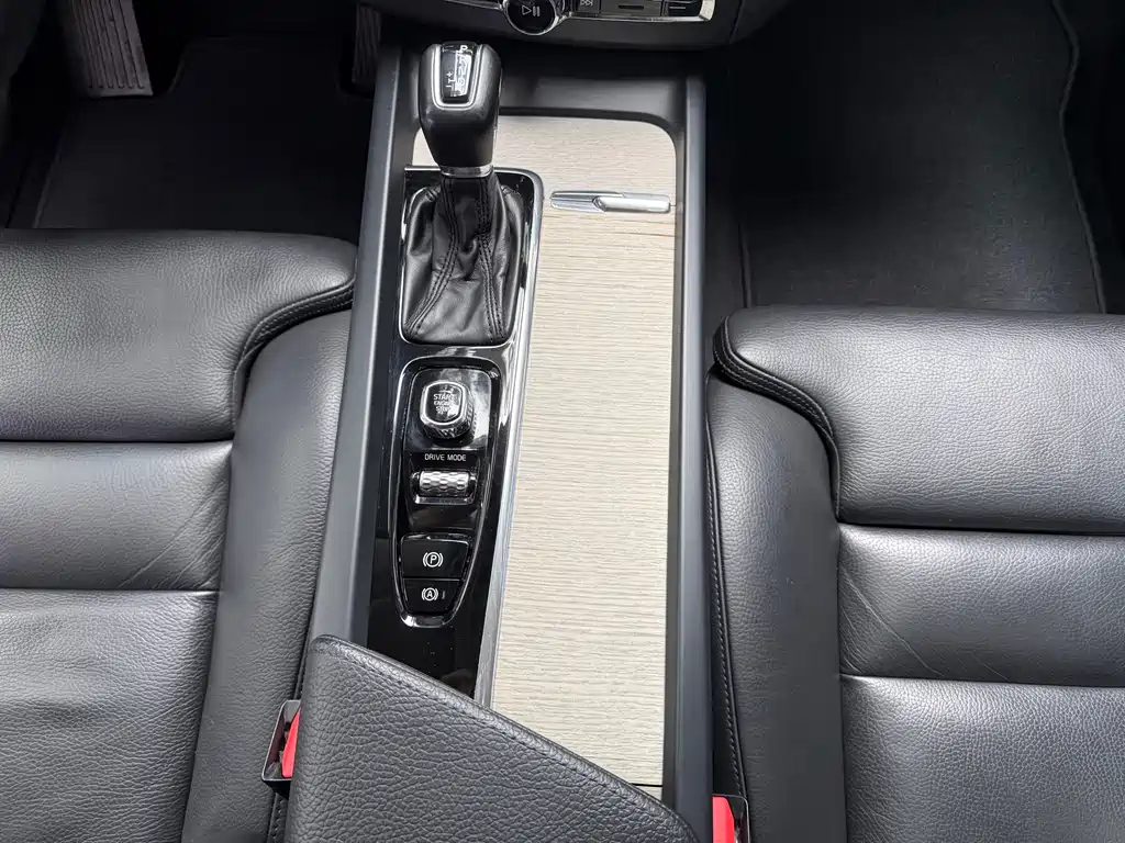 Volvo XC60 2018 T5 four-wheel drive Zhiya Luxury Edition купить на сайте DeffCars