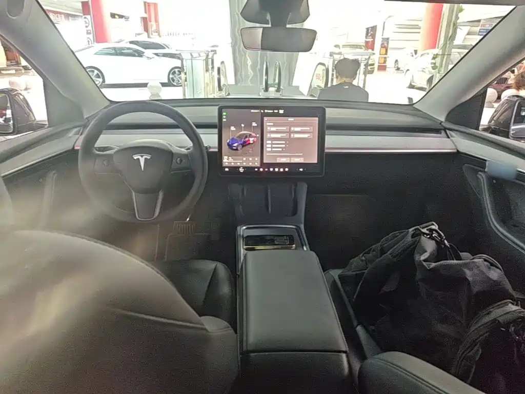 Model Y 2024 rear-wheel drive version купить на сайте DeffCars
