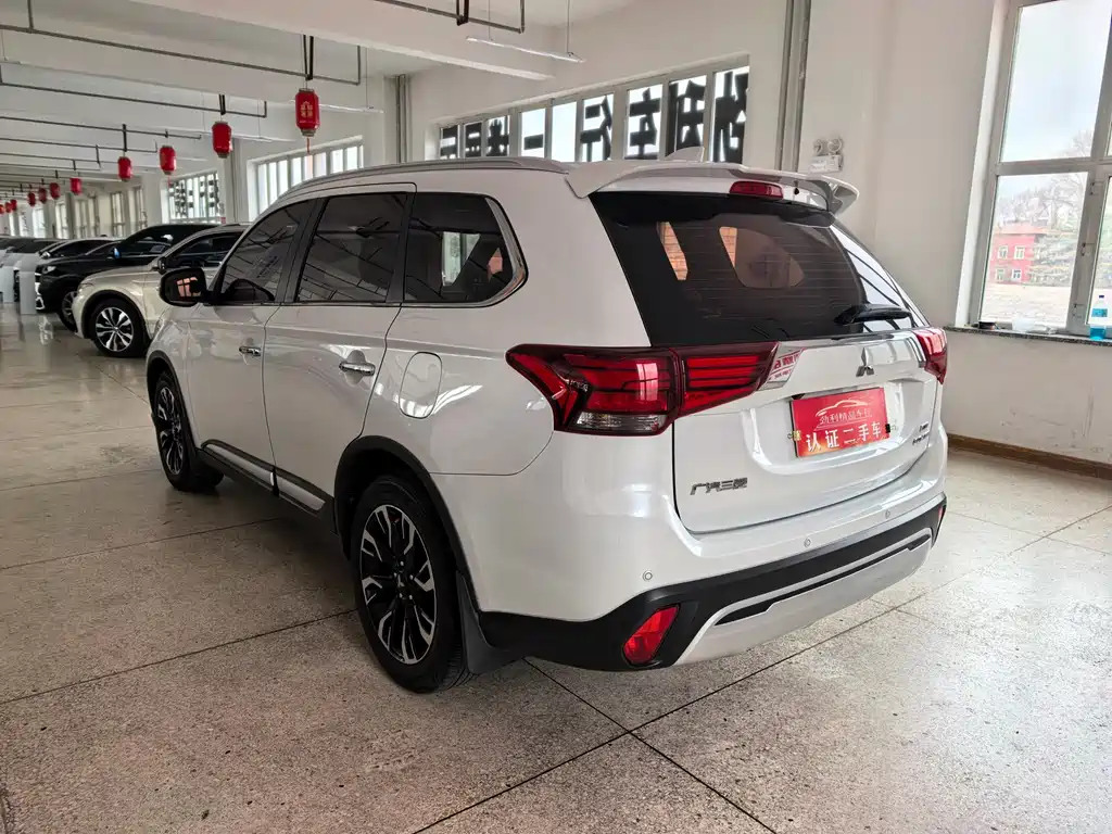 Outlander 2019 2.4L four-wheel drive exclusive version, 5 seats, National VI купить на сайте DeffCars