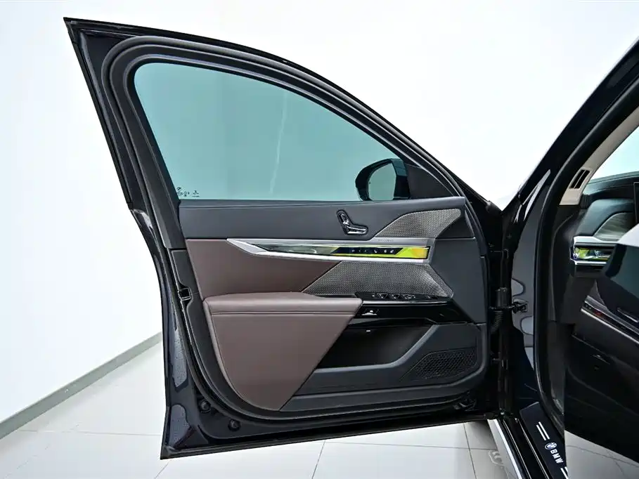 BMW 7 Series 2023 735Li M Sports Package купить на сайте DeffCars