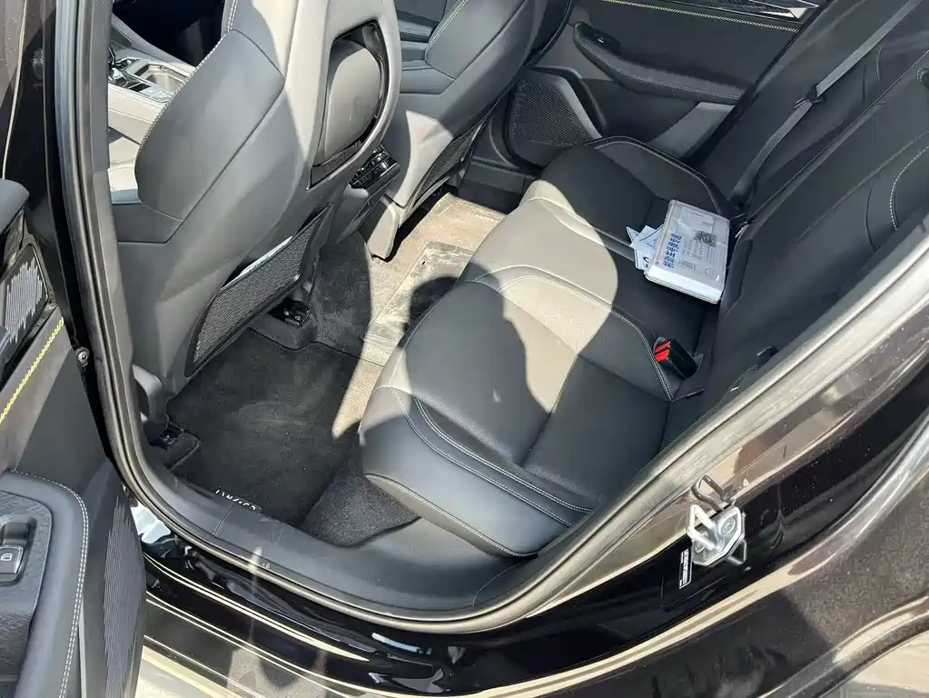 Lynk & Co 03 2023 1.5TD DCT Pro купить на сайте DeffCars