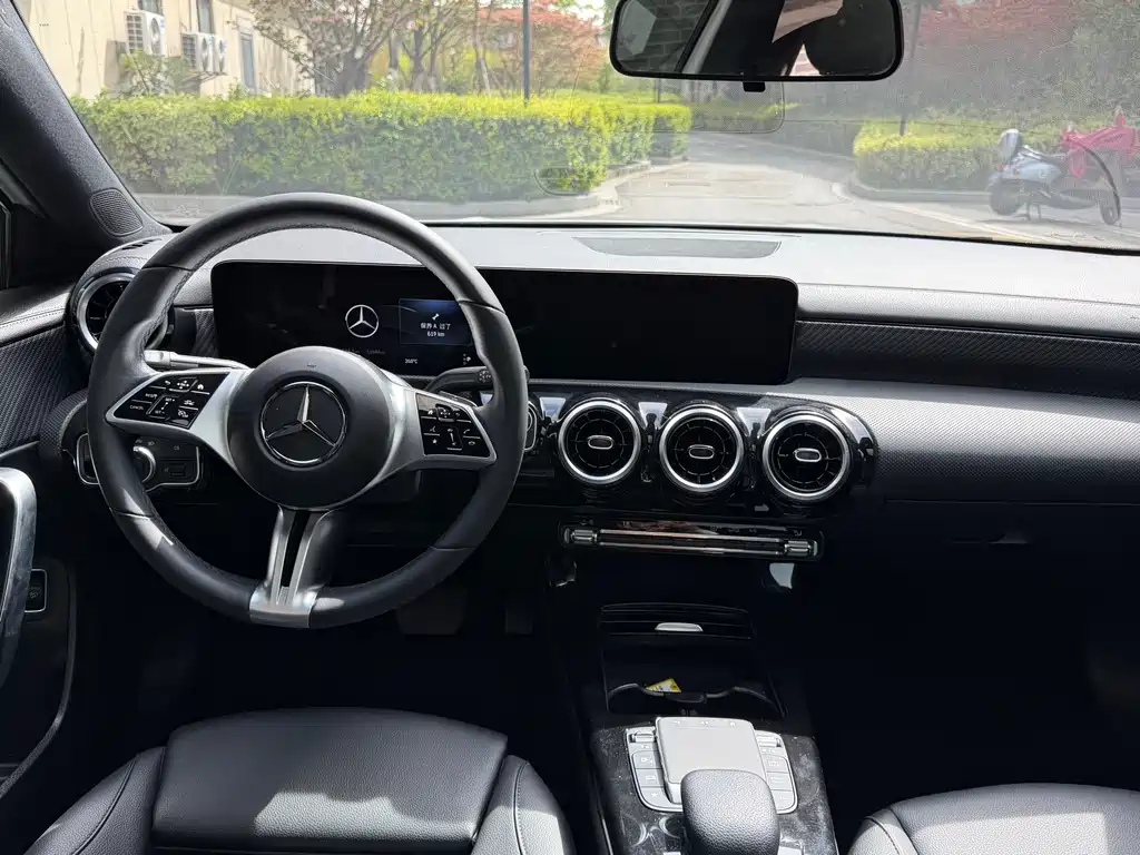 Mercedes-Benz A-Class 2023 A 200 L Dynamic купить на сайте DeffCars