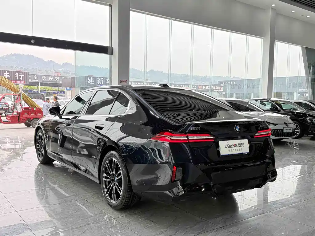 BMW 5 Series 2025 530Li Leading M Sports Package купить на сайте DeffCars