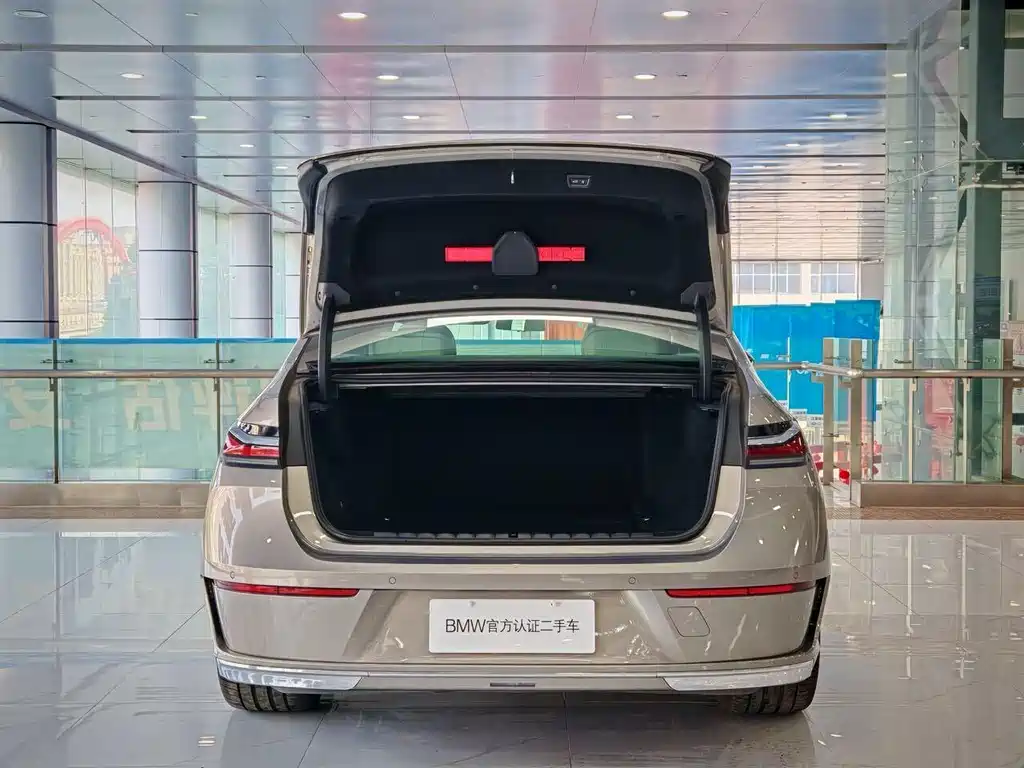 BMW i7 2023 xDrive60L Luxury Package купить на сайте DeffCars