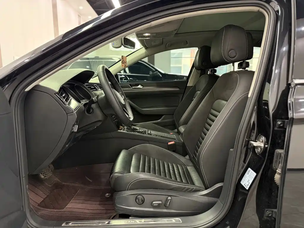 Magotan 2020 330TSI DSG leading model купить на сайте DeffCars