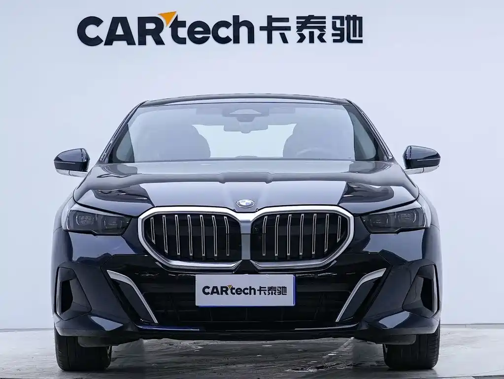 BMW 5 Series 2025 530Li Leading M Sports Package купить на сайте DeffCars