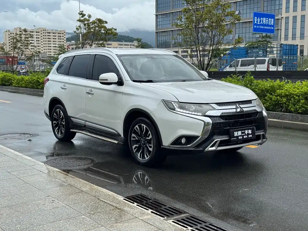 Outlander 2020 2.4L four-wheel drive exclusive version, 5 seats купить на сайте DeffCars