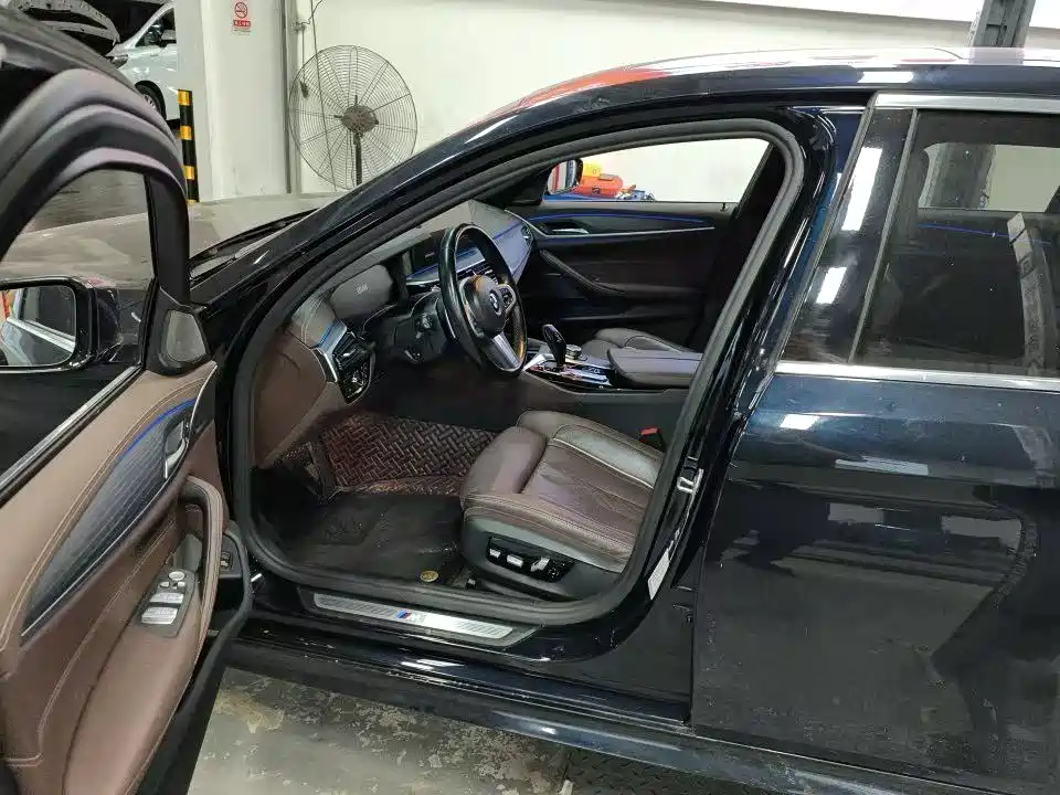 BMW 5 Series 2021 530Li Exclusive M Sports Package купить на сайте DeffCars