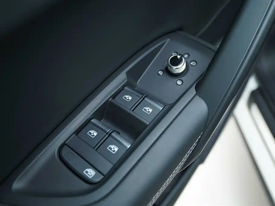 Audi Q5L 2021 40 TFSI luxury and dynamic model купить на сайте DeffCars