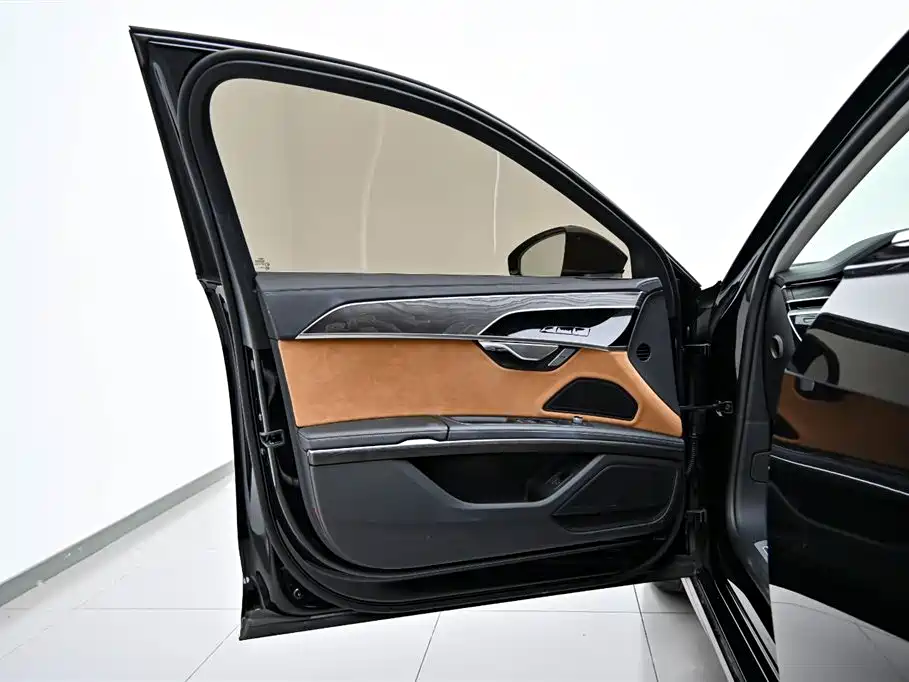Audi A8 2024 A8L 50 TFSI quattro Premium Selection купить на сайте DeffCars
