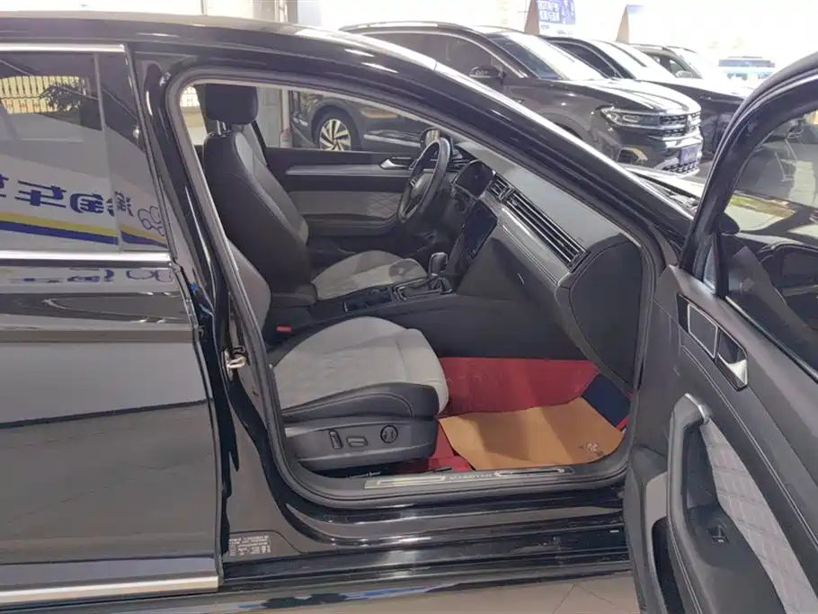 Magotan 2023 2 million commemorative edition 330TSI DSG leading model купить на сайте DeffCars