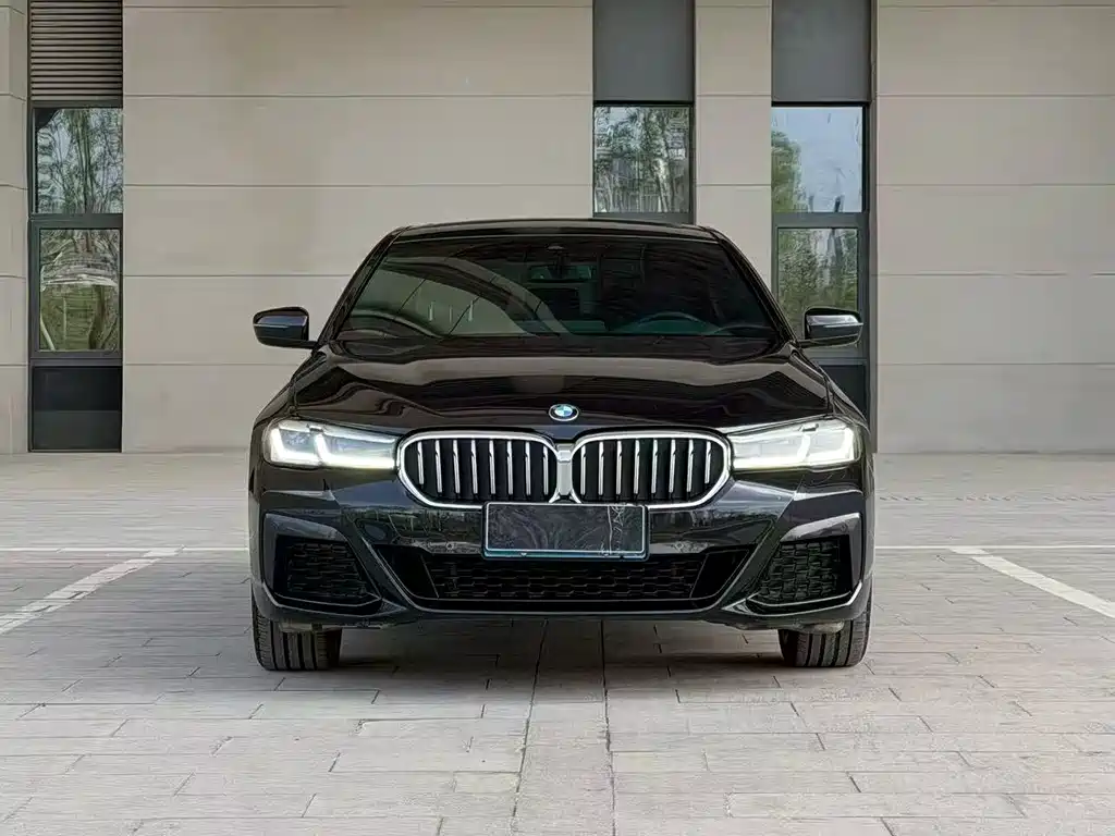 BMW 5 Series 2023 530Li Leading M Sports Package купить на сайте DeffCars