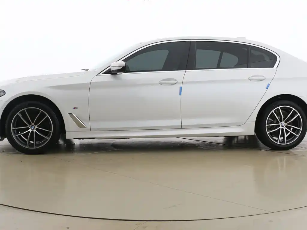BMW 5 Series 2022 525Li M Sports Package купить на сайте DeffCars