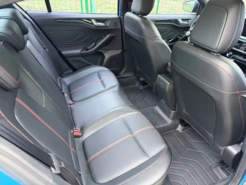 Focus 2022 Sedan EcoBoost 180 Automatic ST Line купить на сайте DeffCars
