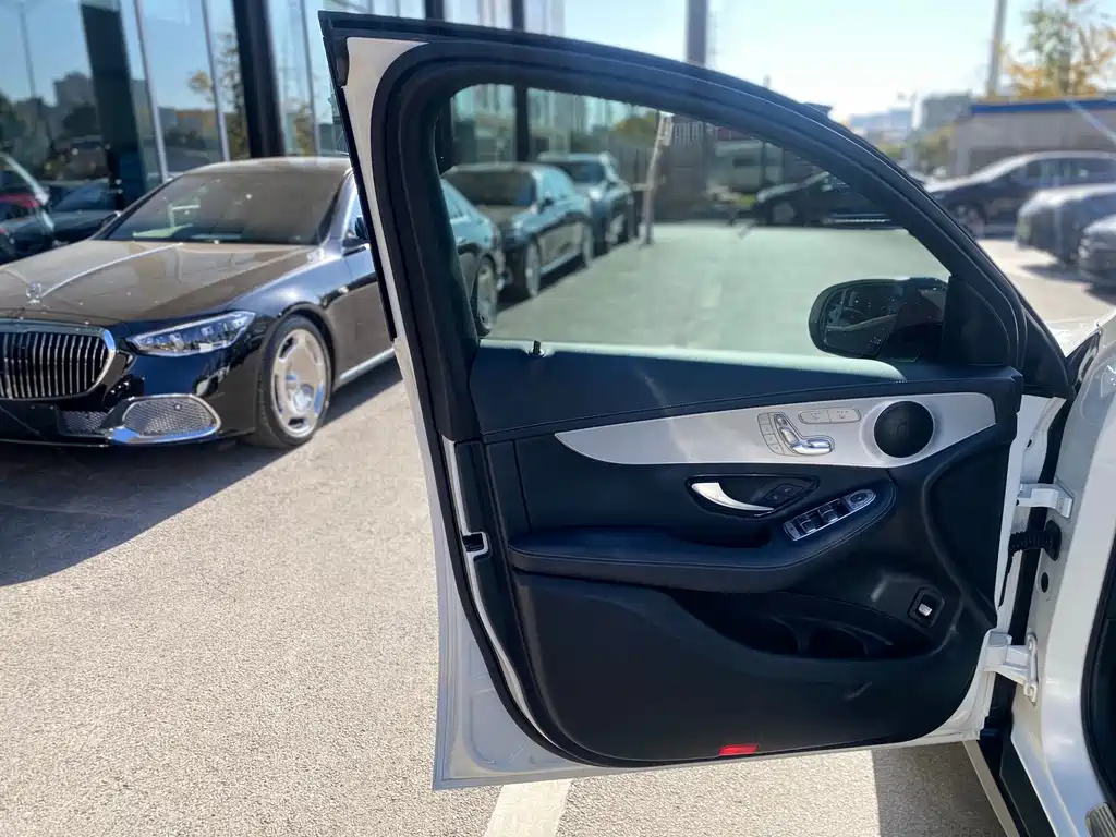 Mercedes-Benz GLC Coupe 2021 GLC 260 4MATIC Coupe SUV купить на сайте DeffCars