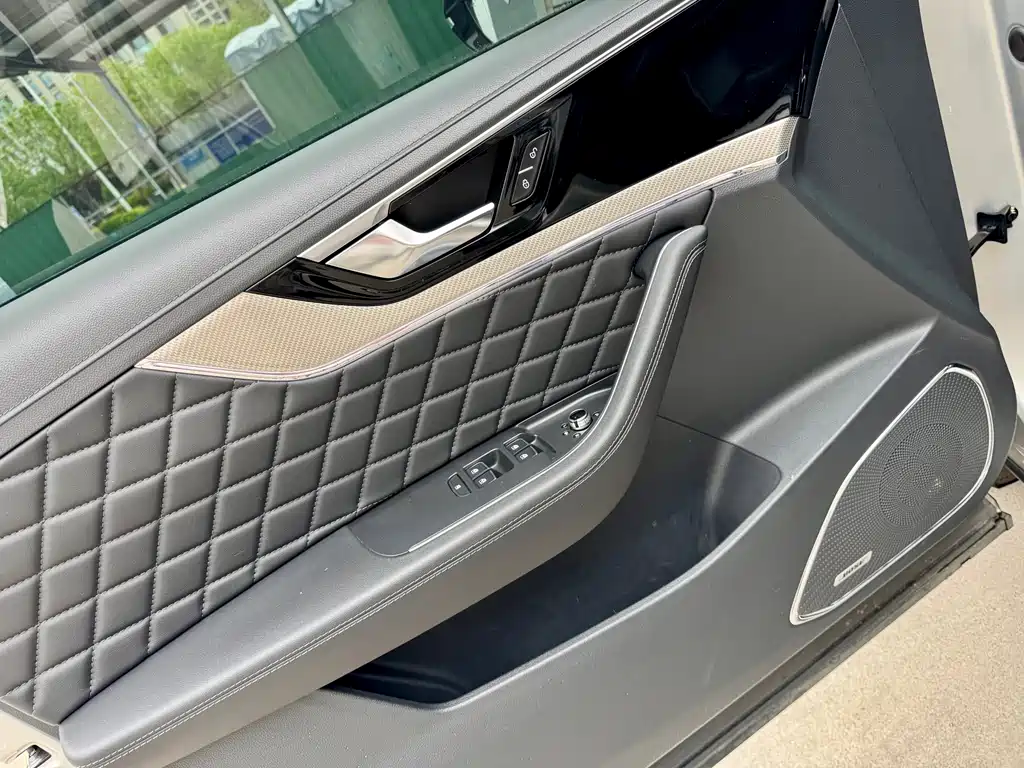 Hongqi HS5 2019 2.0T Zhilian Flagship Edition купить на сайте DeffCars