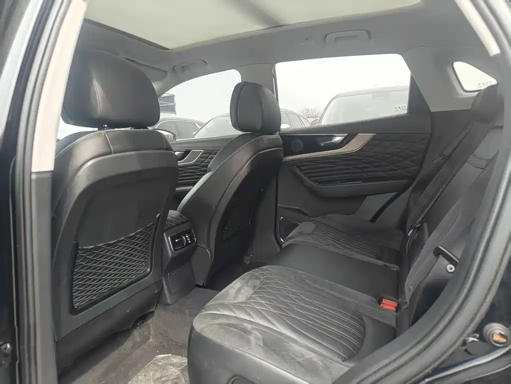 Hongqi HS5 2022 2.0T Zhilian Flagship Edition купить на сайте DeffCars