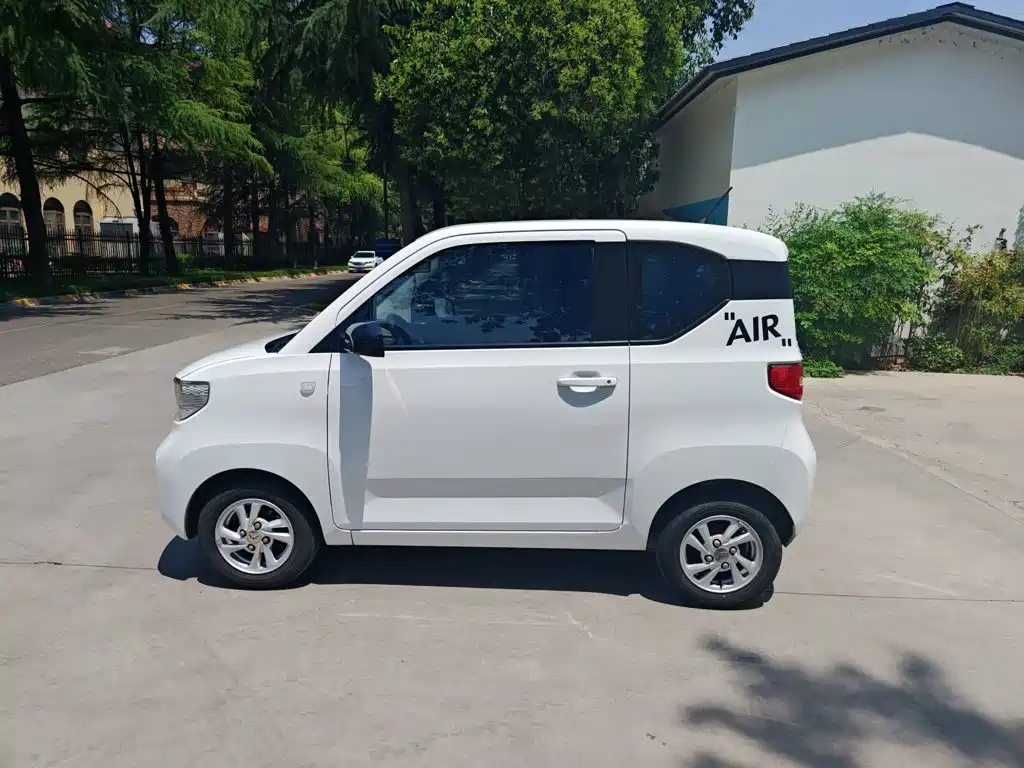 Hongguang MINIEV 2020 Yuexiang model lithium iron phosphate купить на сайте DeffCars