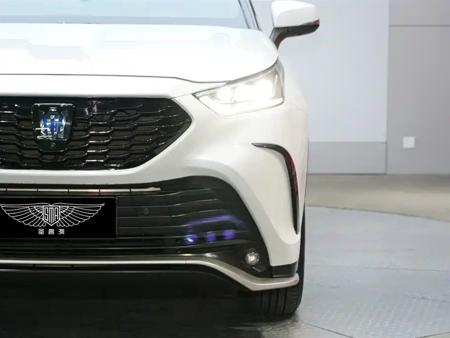 Crown Lufang 2022 2.5L HEV four-wheel drive premium version купить на сайте DeffCars