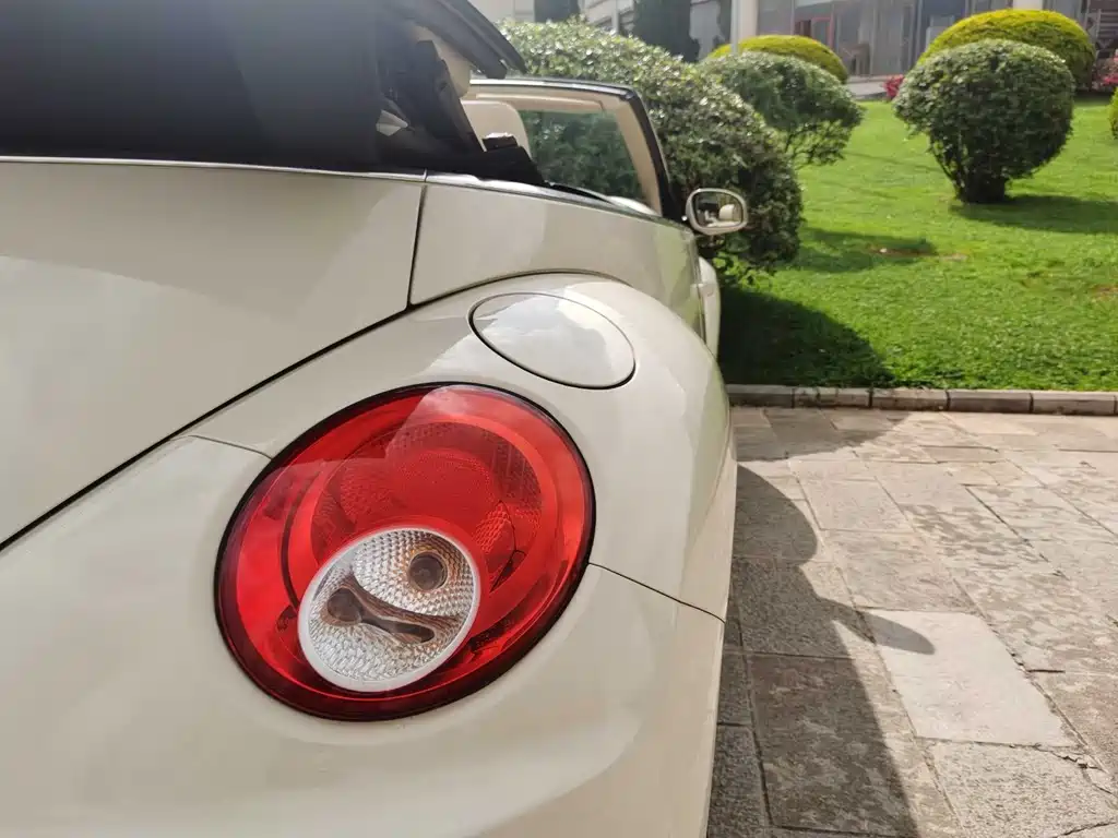 Beetle 2010 2.0 BlackOrange Convertible Deluxe Edition купить на сайте DeffCars