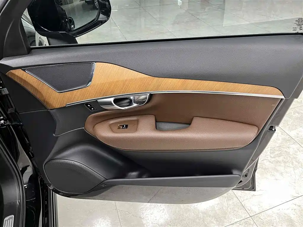 Volvo XC90 2022 B6 Zhiyi Luxury Edition 7 seats купить на сайте DeffCars