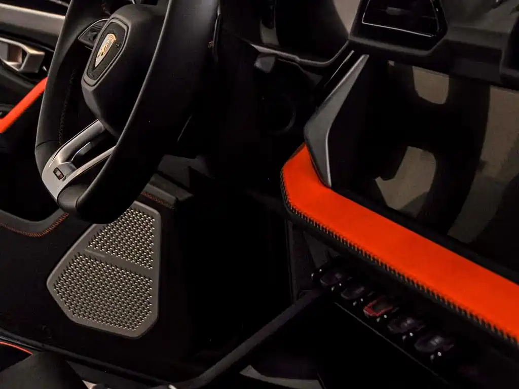 Urus SE 2025 4.0T Standard Edition купить на сайте DeffCars