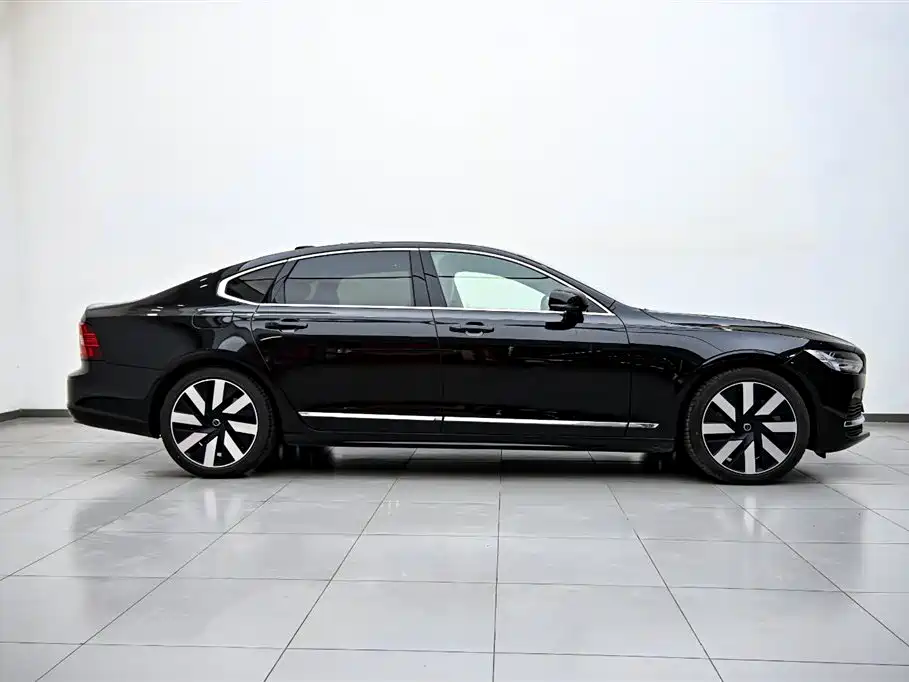 Volvo S90 plug-in hybrid 2025 plug-in hybrid four-wheel drive long range Zhiya luxury version купить на сайте DeffCars