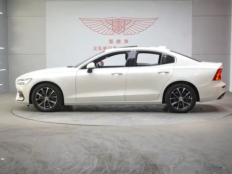 Volvo S60 2022 B4 Zhiyi Luxury Edition купить на сайте DeffCars
