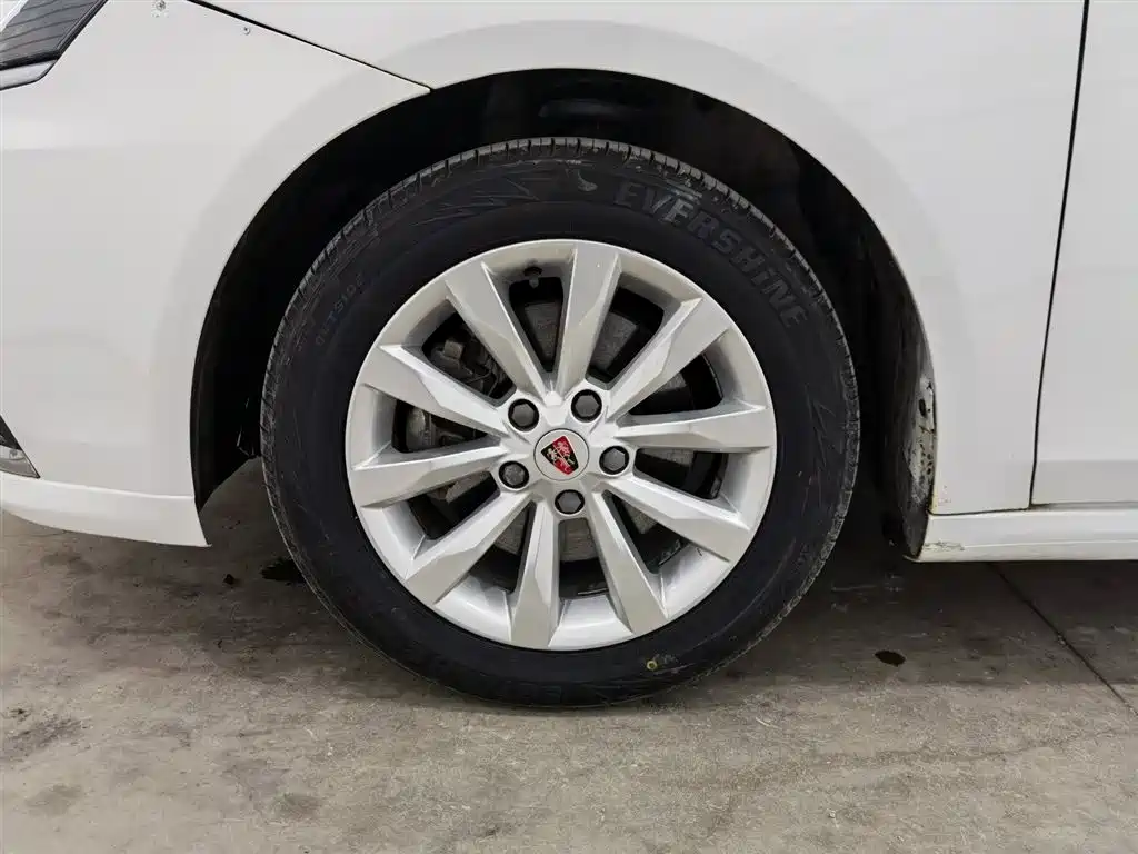 Roewe i6 New Energy 2017 45T Hybrid Internet Smart Edition купить на сайте DeffCars