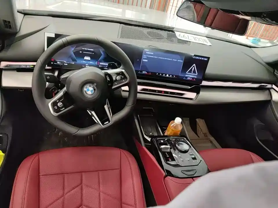 BMW 5 Series 2026 530Li Leading M Sports Package купить на сайте DeffCars