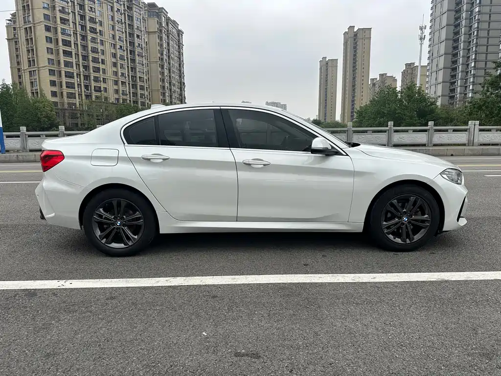 BMW 1 Series 2021 120i M Sports Edition купить на сайте DeffCars