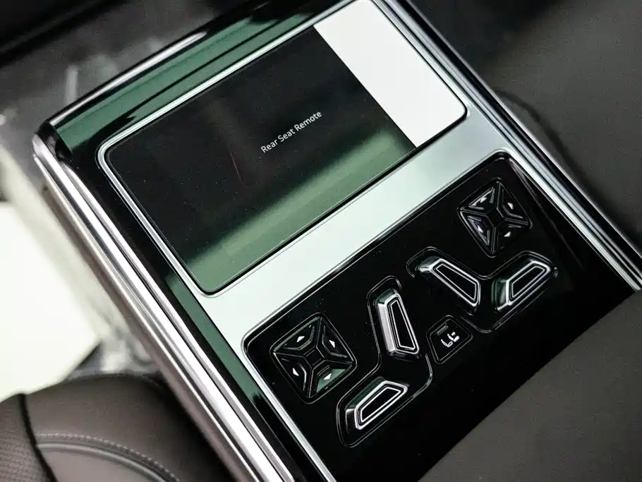 Audi A8 2025 A8L 50 TFSI quattro Premium Selection купить на сайте DeffCars