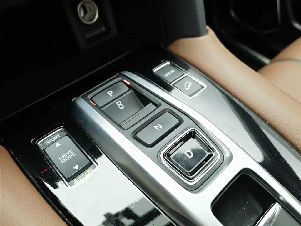 Honda UR-V 2020 370TURBO two-wheel drive premium version купить на сайте DeffCars