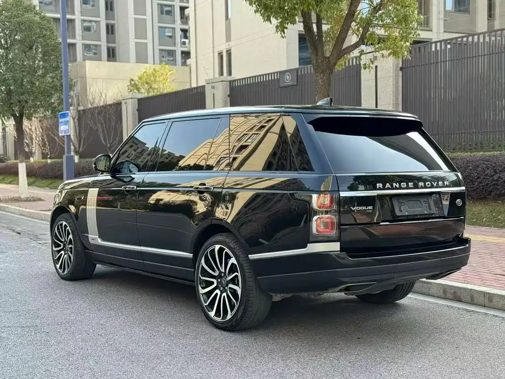 Range Rover 2022 3.0 L6 400PS Legendary Extended Classic Edition купить на сайте DeffCars