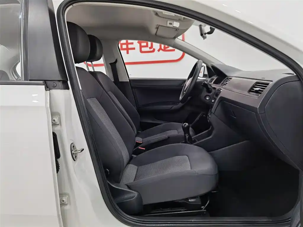 Santana 2018 1.5L Manual Fashion Edition купить на сайте DeffCars