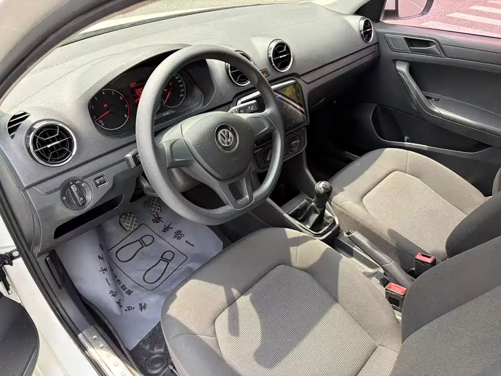 Jetta 2017 1.4L manual fashion model купить на сайте DeffCars