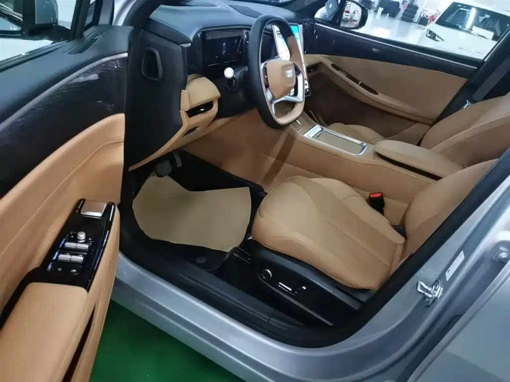 Galaxy L7 2025 EM-i 115km Discovery+ Edition купить на сайте DeffCars