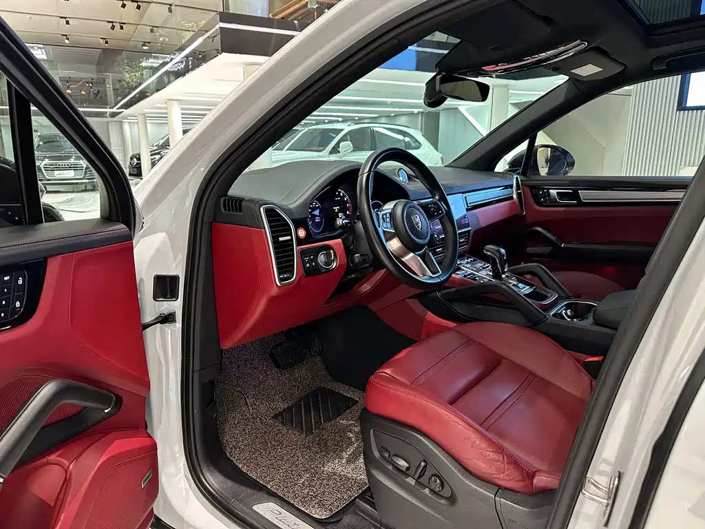 Cayenne New Energy 2023 Cayenne E-Hybrid 2.0T Platinum Edition купить на сайте DeffCars