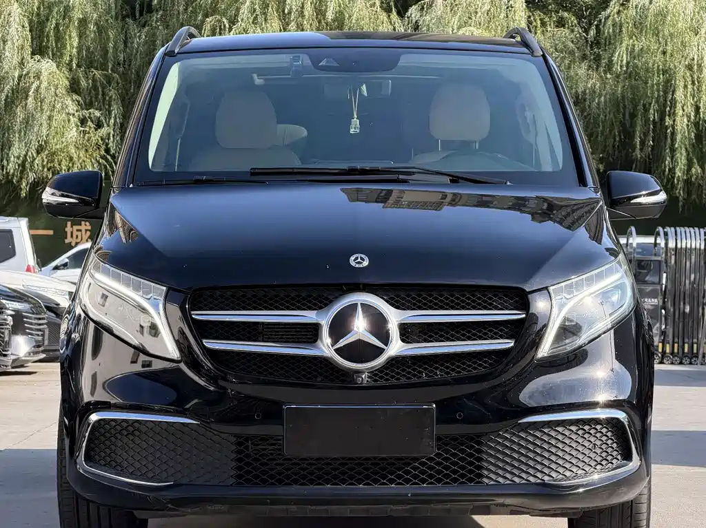 Mercedes-Benz V-Class 2022 V 260 L Long Wheelbase Luxury Edition купить на сайте DeffCars