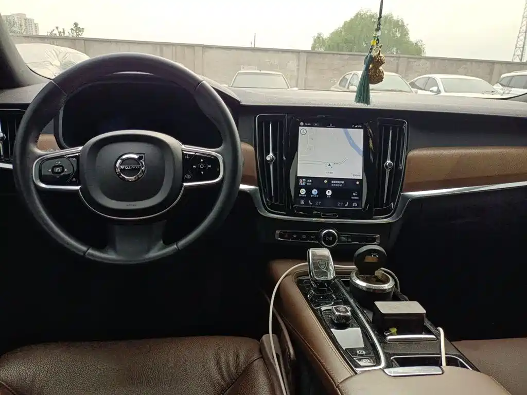 Volvo S90 plug-in hybrid 2024 plug-in hybrid four-wheel drive long range Zhiyi luxury version купить на сайте DeffCars