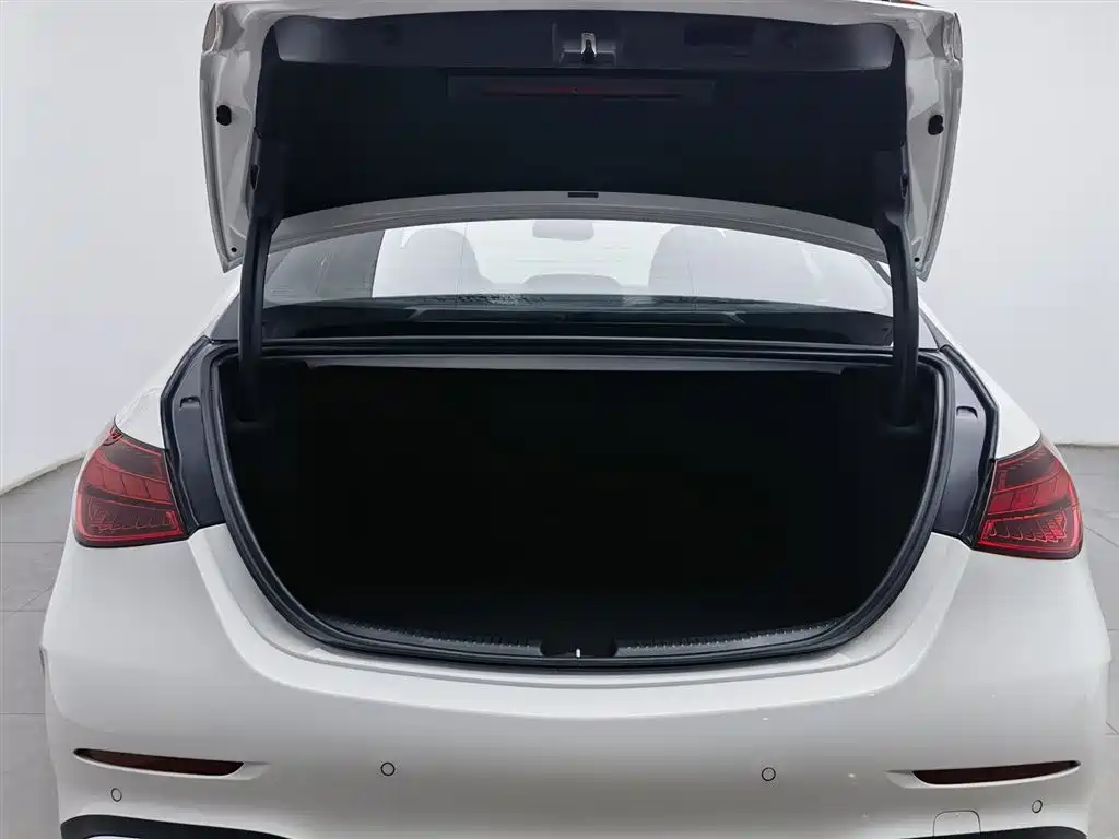 奔驰C级 2025款 改款 C 200 L 运动版 купить на сайте DeffCars