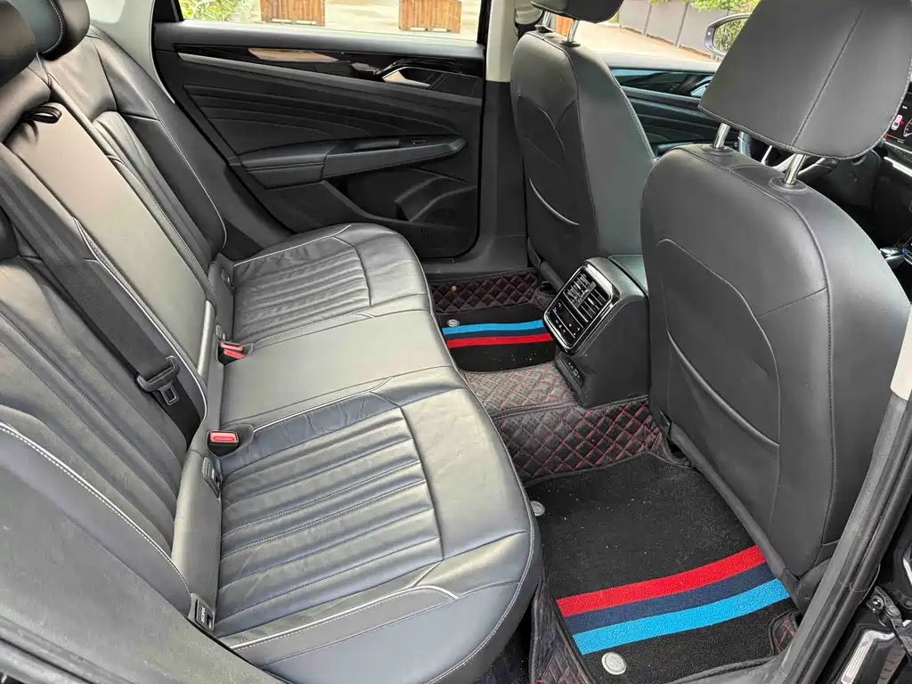 Passat 2023 330TSI Starry Sky Deluxe Edition купить на сайте DeffCars