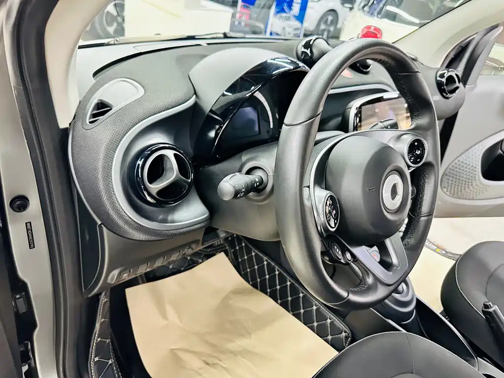 smart fortwo 2018 1.0L 52kW hardtop passion version National V купить на сайте DeffCars