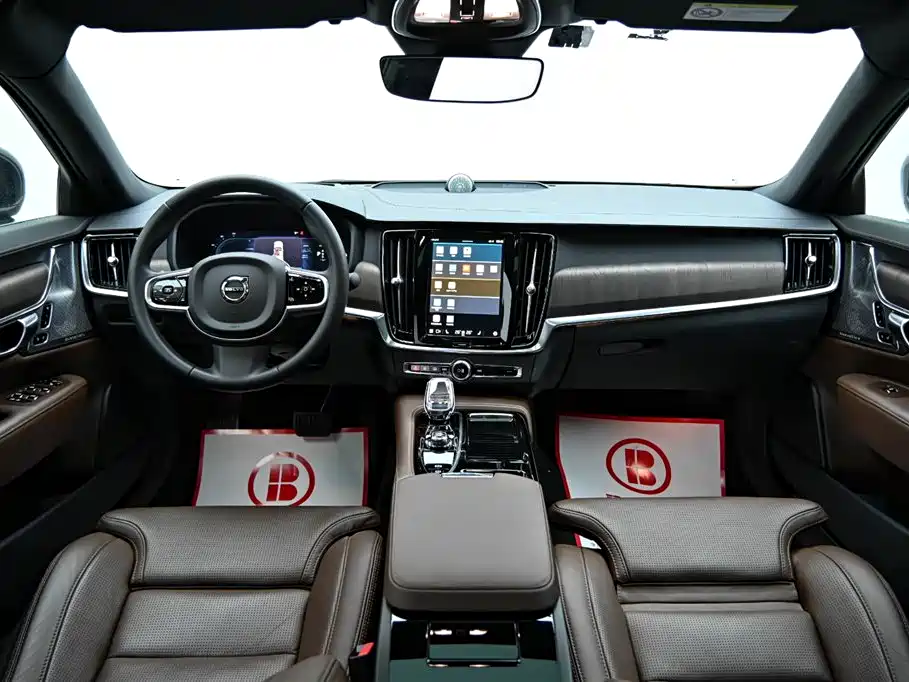 Volvo S90 plug-in hybrid 2025 plug-in hybrid four-wheel drive long range Zhiya luxury version купить на сайте DeffCars